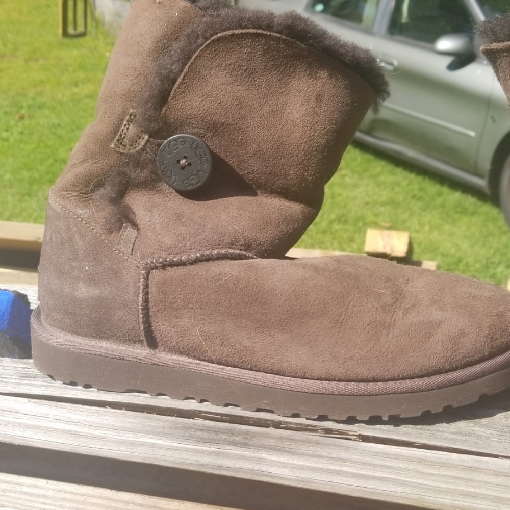 Ugg short bailey button